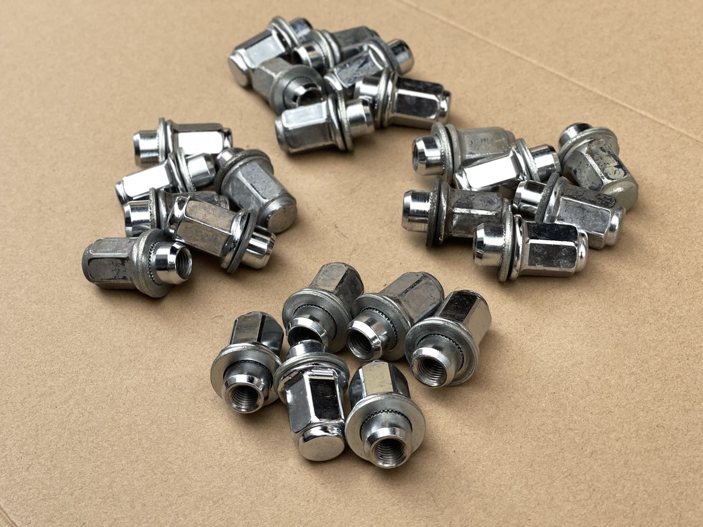 24 x Genuine Toyota wheel nuts for Hiace / Hilux